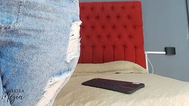 keyla mejia online show from January 2026 12:00:01 PM