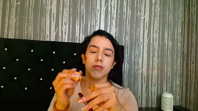 Alicee Moonn online show from April 2026 07:06:02 PM