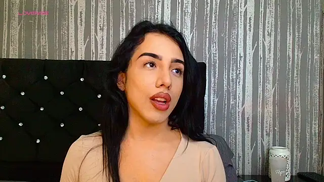 Alicee Moonn online show from April 2026 06:52:01 PM