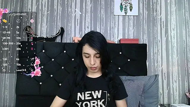 Alicee Moonn online show from November 2025 07:07:01 PM