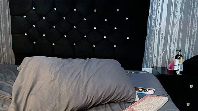 Alicee Moonn online show from November 2025 07:52:03 AM