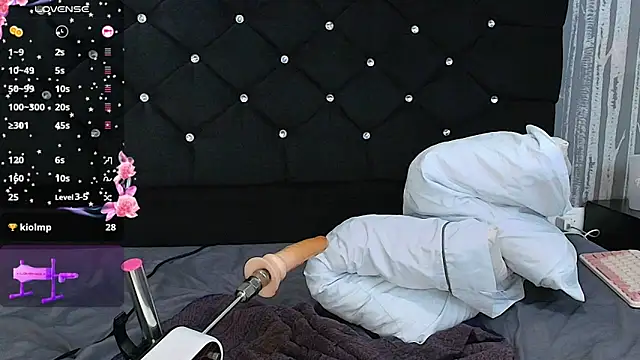 Alicee Moonn online show from November 2025 07:41:01 AM