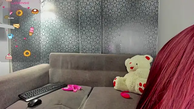 Zoe White  online show from October 2025 12:48:01 PM