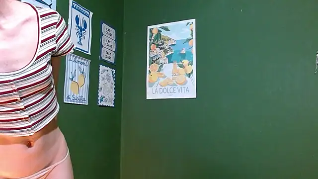 Roxiehood online show from October 2025 02:45:01 AM