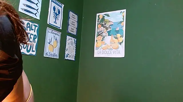 Snapshot of Roxiehood chatting on October 2025 01:48:01 AM Roxiehood online show from October 2025 01:48:01 AM