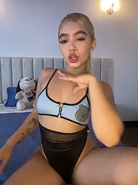 Mia Roswell online show from December 2025 02:38:02 AM