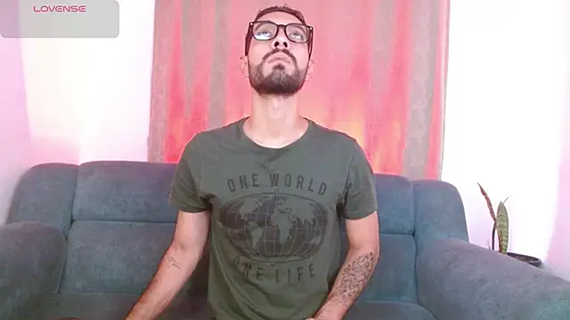 Snapshot of ReyPablo1 chatting on October 2025 08:42:01 PM ReyPablo1 online show from October 2025 08:42:01 PM