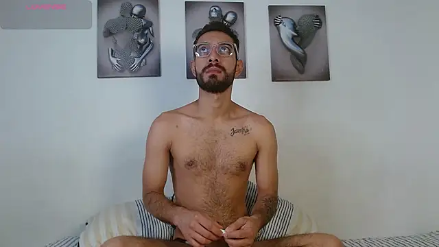 Snapshot of ReyPablo1 chatting on September 2025 04:01:02 PM ReyPablo1 online show from September 2025 04:01:02 PM