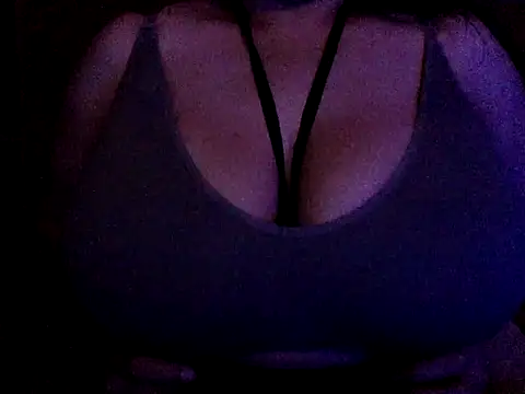 Snapshot of LittleHeartss chatting on October 2025 12:36:01 AM LittleHeartss online show from October 2025 12:36:01 AM