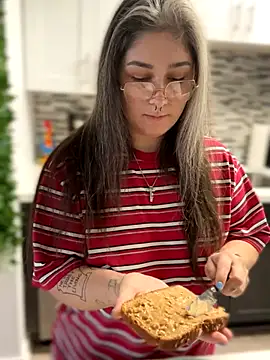 Snapshot of Alix_Valentine chatting on September 2025 08:37:01 PM Alix Valentine online show from September 2025 08:37:01 PM