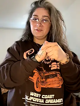 Snapshot of Alix_Valentine chatting on September 2025 11:27:02 PM Alix Valentine online show from September 2025 11:27:02 PM