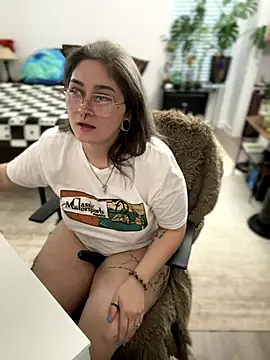 Snapshot of Alix_Valentine chatting on September 2025 01:11:01 AM Alix Valentine online show from September 2025 01:11:01 AM