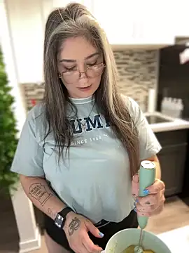 Snapshot of Alix_Valentine chatting on October 2025 06:42:01 PM Alix Valentine online show from October 2025 06:42:01 PM