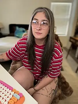 Snapshot of Alix_Valentine chatting on November 2025 04:29:01 PM Alix Valentine online show from November 2025 04:29:01 PM