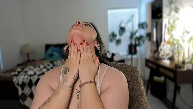 Snapshot of Alix_Valentine chatting on October 2025 07:55:02 PM Alix Valentine online show from October 2025 07:55:02 PM