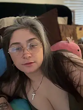 Snapshot of Alix_Valentine chatting on November 2025 03:44:01 PM Alix Valentine online show from November 2025 03:44:01 PM