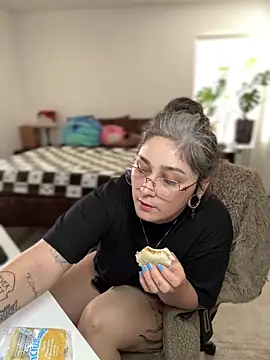 Snapshot of Alix_Valentine chatting on September 2025 06:04:02 PM Alix Valentine online show from September 2025 06:04:02 PM