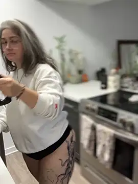 Snapshot of Alix_Valentine chatting on September 2025 04:42:01 PM Alix Valentine online show from September 2025 04:42:01 PM