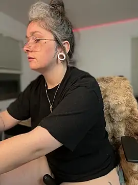 Alix Valentine online show from March 2026 04:30:01 AM