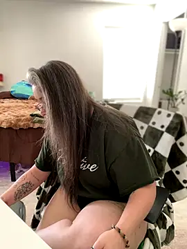 Snapshot of Alix_Valentine chatting on September 2025 07:46:02 PM Alix Valentine online show from September 2025 07:46:02 PM