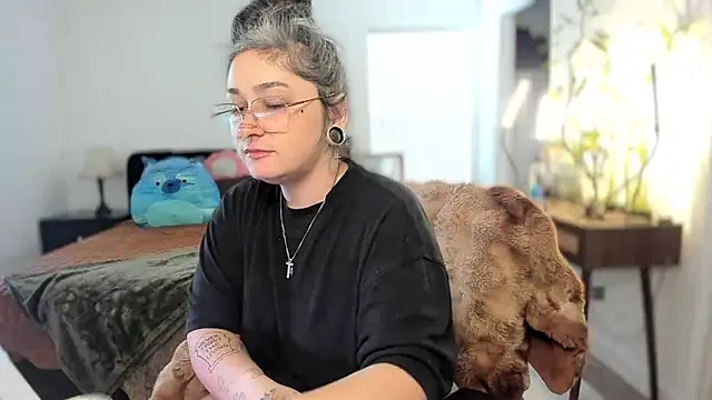 Snapshot of Alix_Valentine chatting on November 2025 04:43:02 PM Alix Valentine online show from November 2025 04:43:02 PM