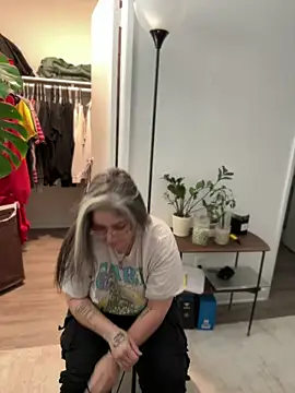 Snapshot of Alix_Valentine chatting on October 2025 04:41:02 PM Alix Valentine online show from October 2025 04:41:02 PM