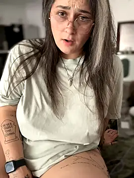 Snapshot of Alix_Valentine chatting on September 2025 09:51:02 PM Alix Valentine online show from September 2025 09:51:02 PM