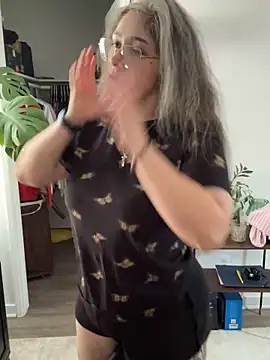 Snapshot of Alix_Valentine chatting on October 2025 04:18:01 PM Alix Valentine online show from October 2025 04:18:01 PM