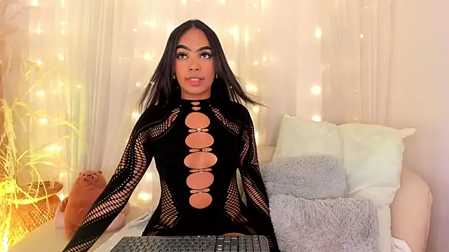 Snapshot of Violett030 chatting on December 2025 03:51:02 AM Violett030 online show from December 2025 03:51:02 AM