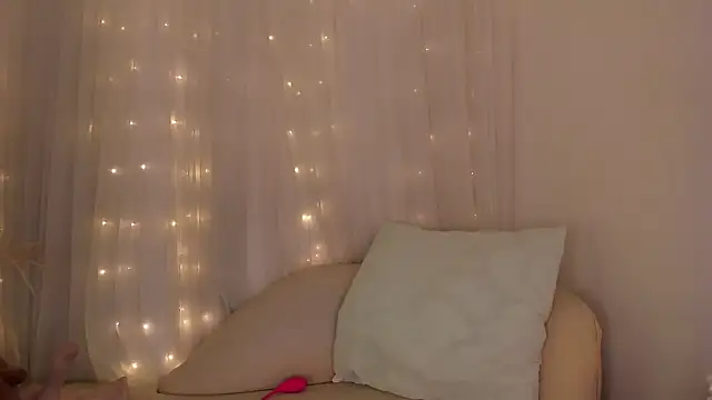 Snapshot of Violett030 chatting on November 2025 04:01:02 AM Violett030 online show from November 2025 04:01:02 AM