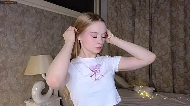 Emma Frosty online show from September 2025 06:28:02 PM