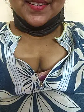 Villageanuty online show from November 2025 05:17:02 PM