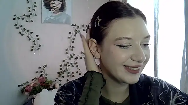Lily Ember online show from October 2025 10:01:01 AM