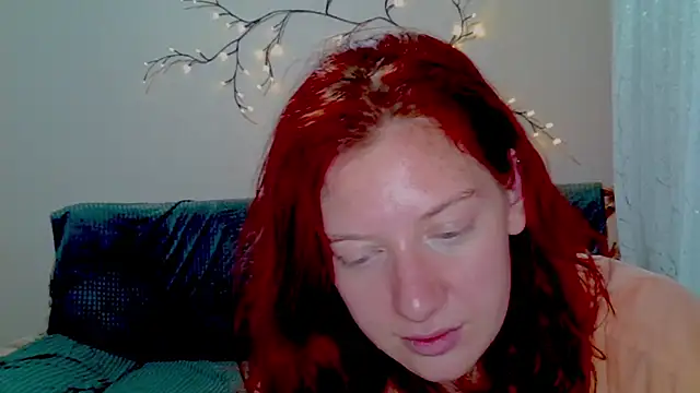 Lily Ember online show from February 2026 07:00:01 PM