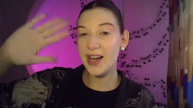 Lily Ember online show from October 2025 10:18:02 AM