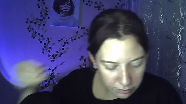 Lily Ember online show from November 2025 06:24:02 PM