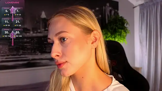 Snapshot of ChristyMarshall chatting on October 2025 08:01:01 PM ChristyMarshall online show from October 2025 08:01:01 PM