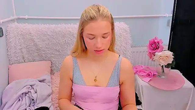 EvetteRose online show from April 2026 03:26:01 PM