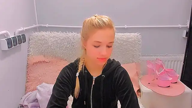 EvetteRose online show from March 2026 06:20:01 PM