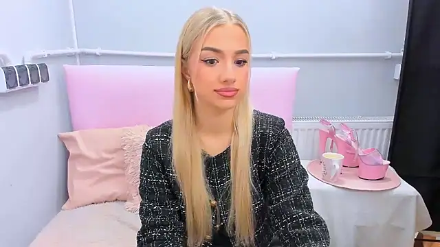 EvetteRose online show from November 2025 05:05:01 PM