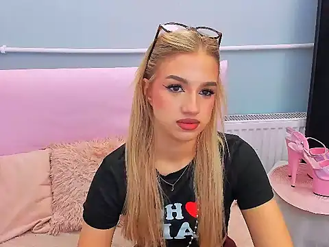 EvetteRose online show from December 2025 03:37:01 PM