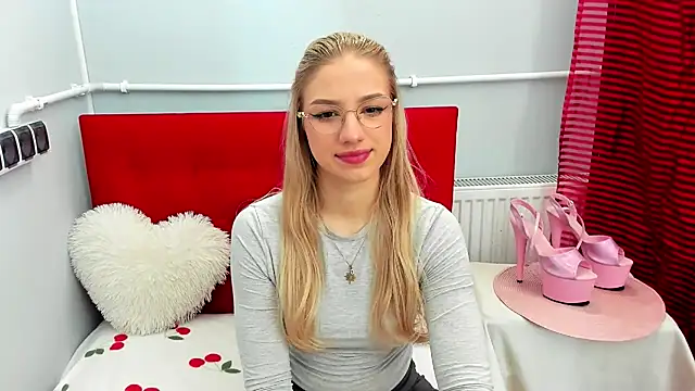 EvetteRose online show from April 2026 02:32:02 PM