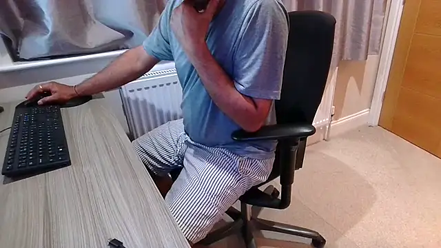 Snapshot of rogamuffin chatting on July 2026 10:18:02 PM rogamuffin online show from July 2026 10:18:02 PM