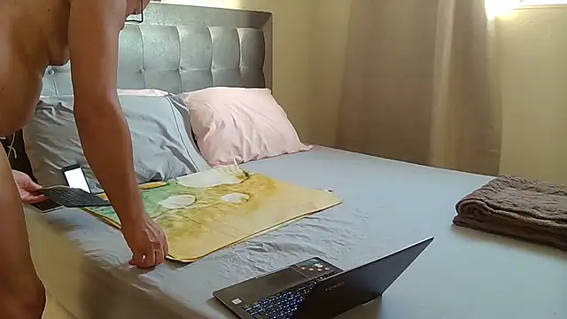 Unique X perience online show from April 2026 10:32:02 PM