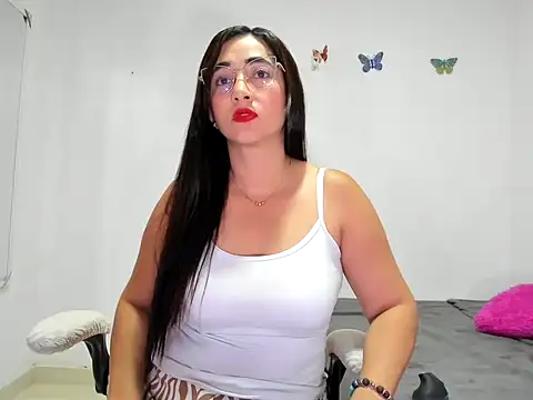 Snapshot of TamiDesire chatting on September 2025 11:18:02 PM TamiDesire online show from September 2025 11:18:02 PM