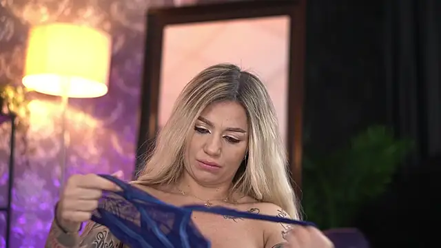 AlmaVelia online show from January 2026 10:03:02 PM