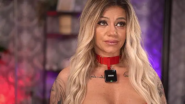 Snapshot of AlmaVelia chatting on February 2026 10:06:02 AM AlmaVelia online show from February 2026 10:06:02 AM