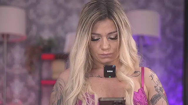 Snapshot of AlmaVelia chatting on February 2026 10:09:01 PM AlmaVelia online show from February 2026 10:09:01 PM