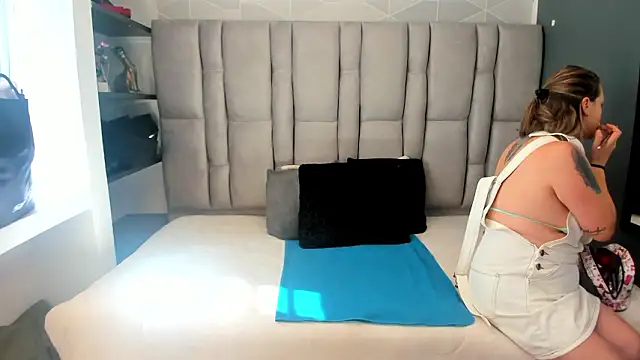 Charlot milf online show from February 2026 02:39:02 PM