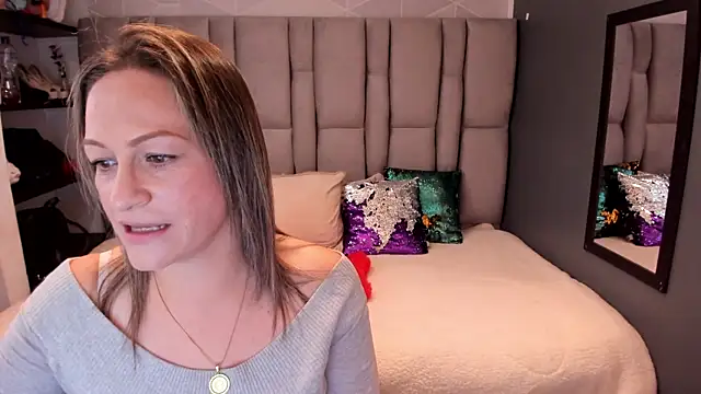 Charlot milf online show from November 2025 11:59:02 AM